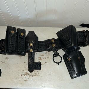 Vintage Safariland Police/Detention Officer Black Belt Kit holster basket weave